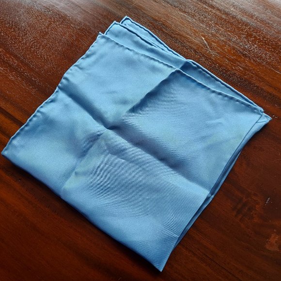 New Jos. A. Bank Light Blue Gentleman's Silk Pocket Square - Picture 1 of 7